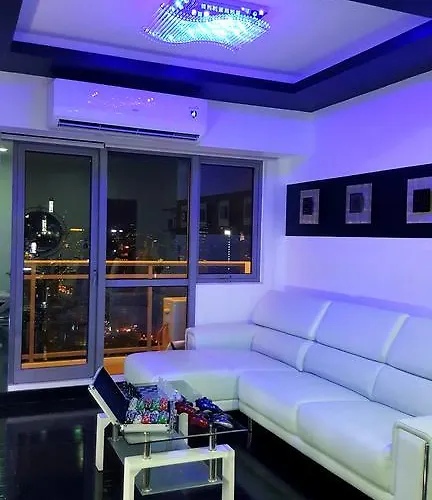 Apartment Modern Luxury Lower Penthouse Unit