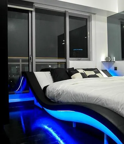 Apartment Modern Luxury Lower Penthouse Unit *