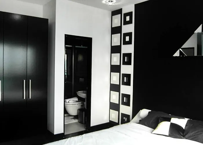 Modern Luxury Lower Penthouse Unit Apartment