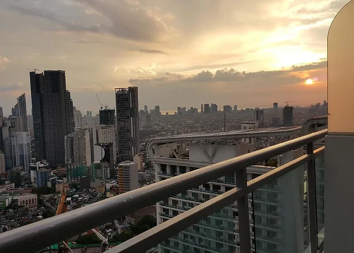 Modern Luxury Lower Penthouse Unit *